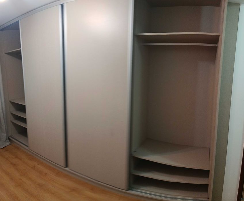 Roupeiro de ponta a ponta