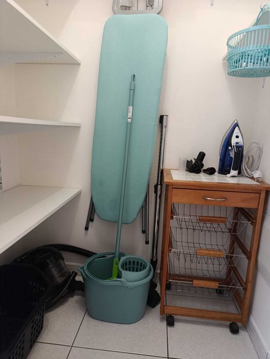 Quarto em apartamento mobilado e equipado