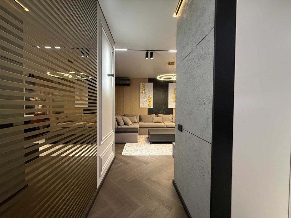 Двокімнатна квартира-студія в центрі міста!!Дизайнерський ремонт!!