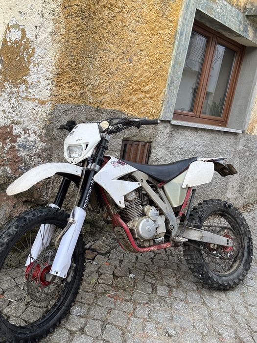Vendo ou troco AJP PR3 125