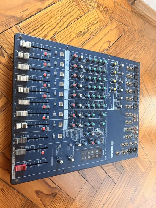 Mesa de mistura YAMAHA MG124CX