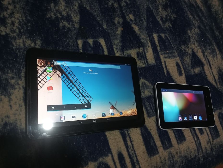 2 tablets um de 10" e outro de 7" polegadas444211447569459200