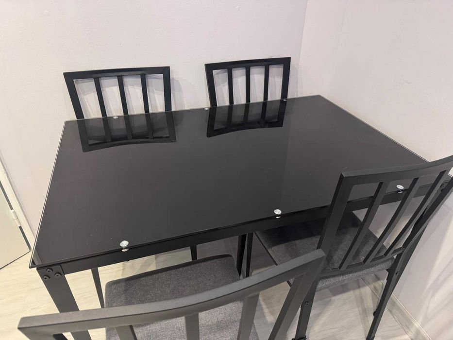 Mesa e 4 Cadeiras