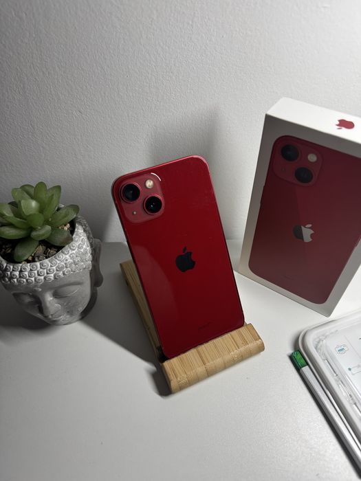 Iphone 13 product red