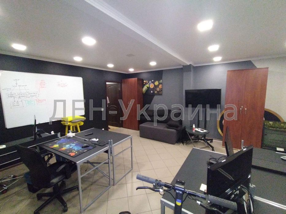 Оренда в центрі Києва офісу 70 кв.м. з ремонтом та своєю територією.