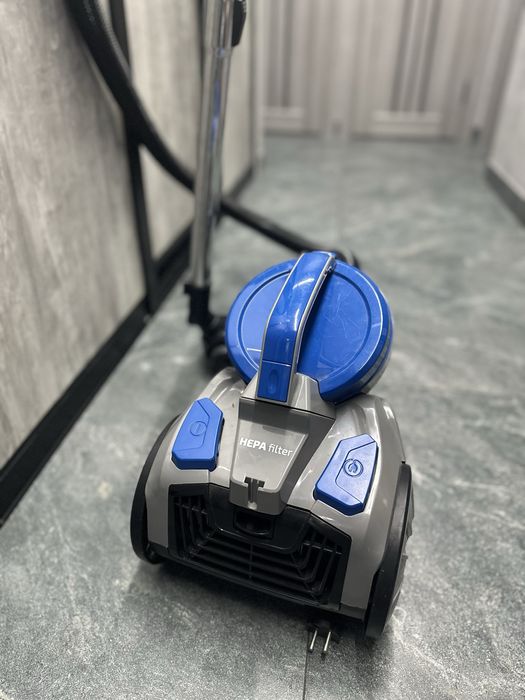 Пилосос Grunhelm GVCM243CB