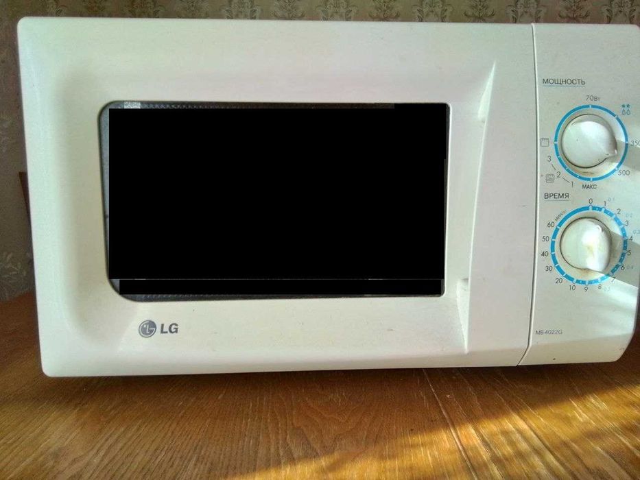 Микроволновая печь LG MB-4022G на запчасти.