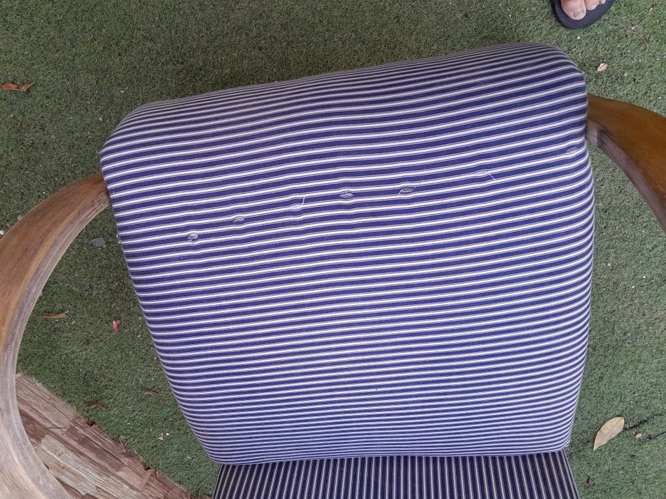 Cadeirão vintage com dus rodas