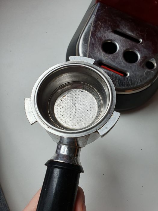 Ekspres do kawy kolbowy DeLonghi