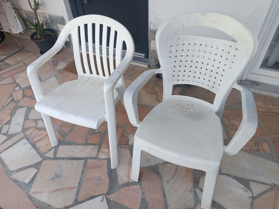Cadeiras de plástico