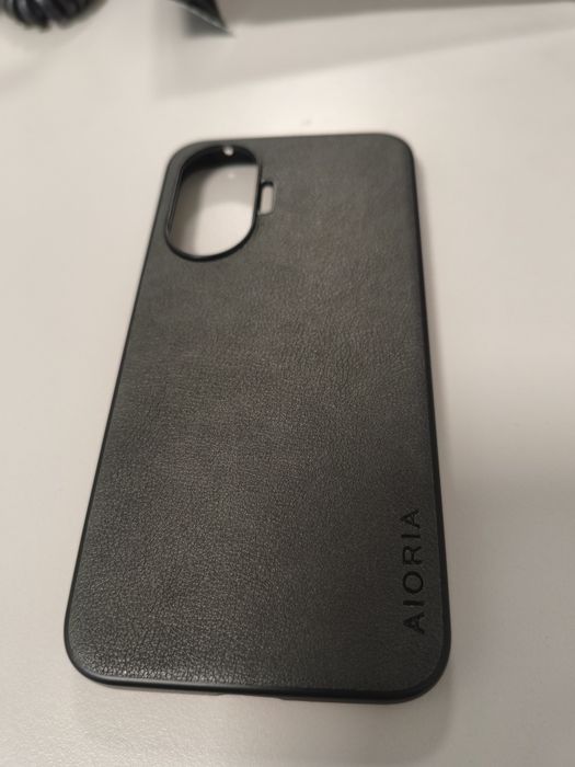 Etui Po co f7. Nowe, 2 sztuki