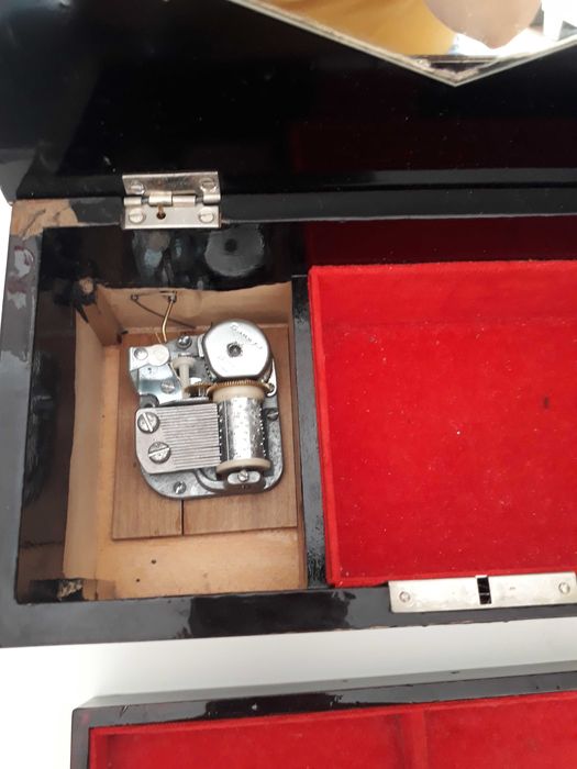 Stara pozytywka,szkatułka z laki