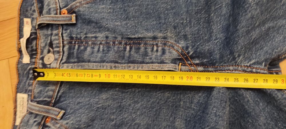 Levi's 26/27 ribcage straight
