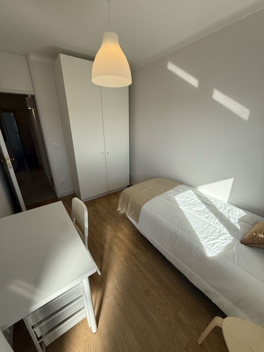 Quarto individual mobilado com despesas incluidas - livre 13Maio