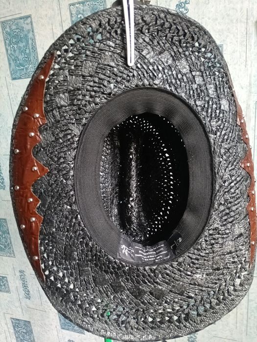 Капелюх "let me be")