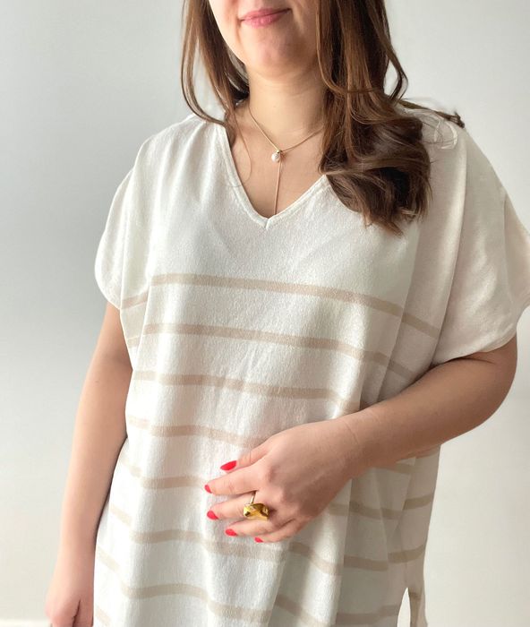 Lniany sweter oversize w paski biały beżowy w serek plus size 46