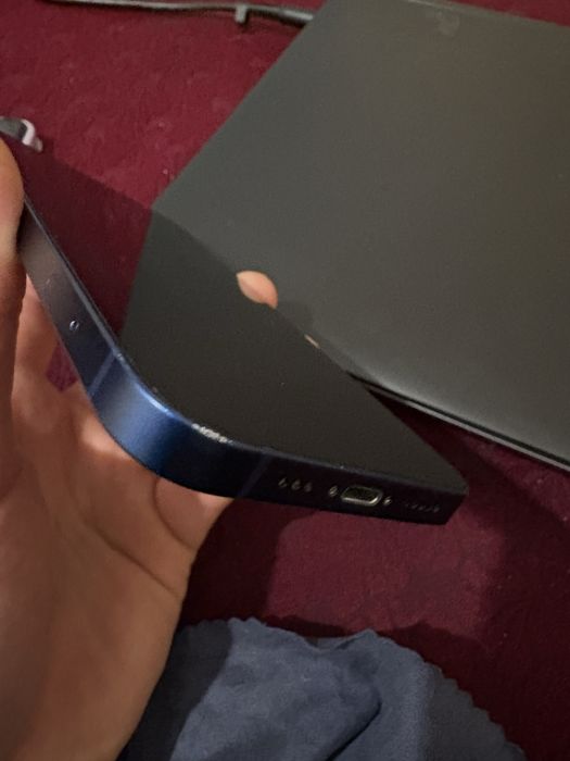 Продам Apple iPhone 12