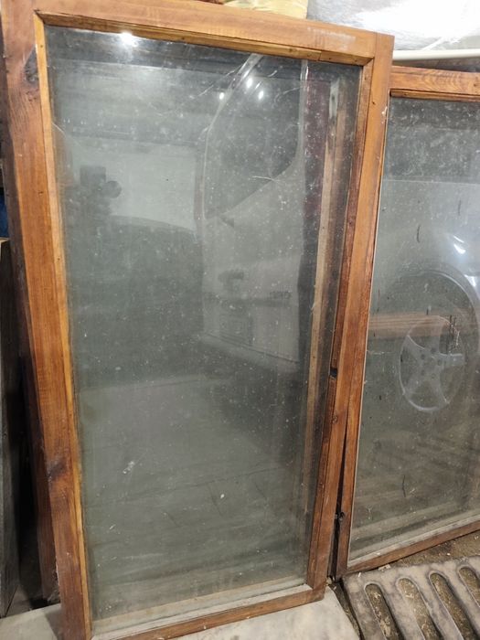 Стекло, деревянные оконные рамы размер 62-126см, стекло51х121см б.у