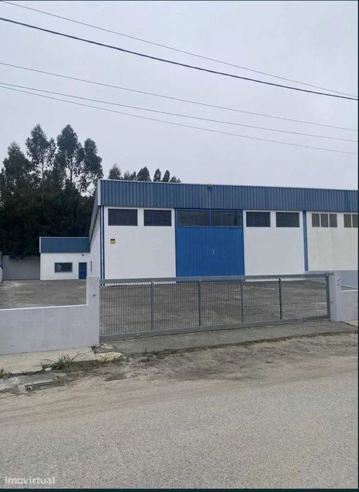 Armazem bem localizado Leiria