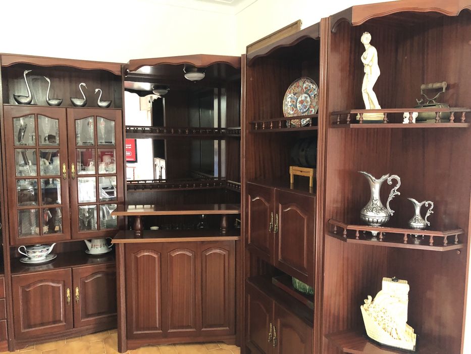 Estante com balcão/bar