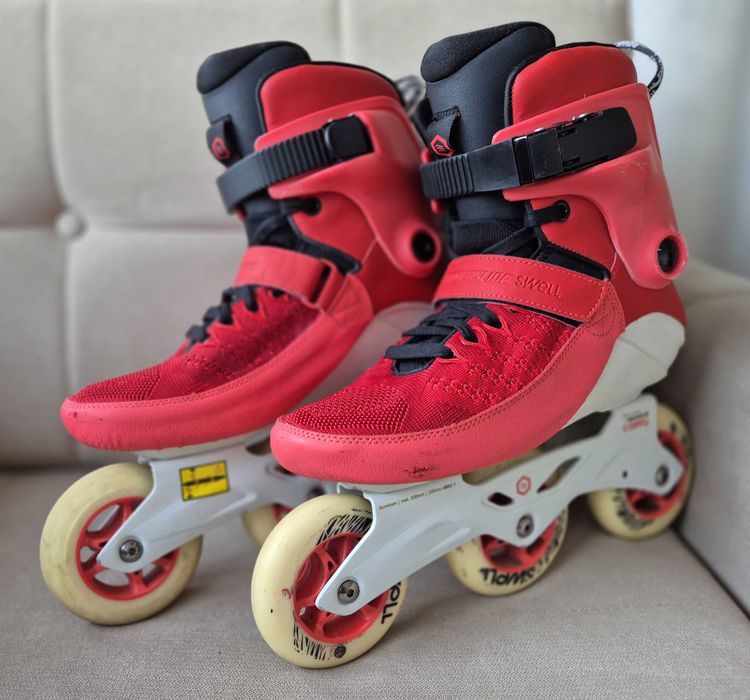 Powerslide Swell 100 Red r.43, 3x100, 86A, Wicked ABEC 7, szyna z regulacją rockera