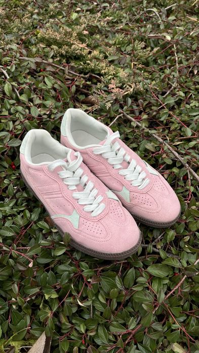 Кеди Reserved з контрастними елементами