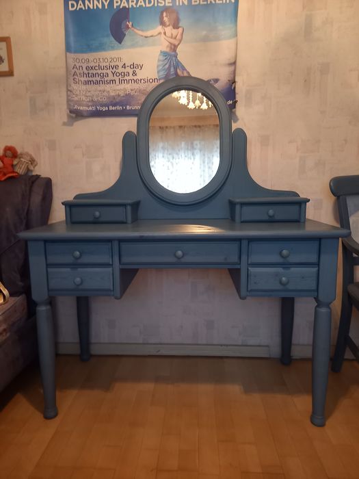 Meble do pokoju z drewna.