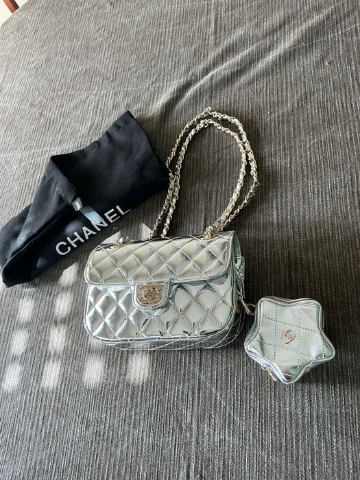 Bolsa Metalizada Prateada Chanel