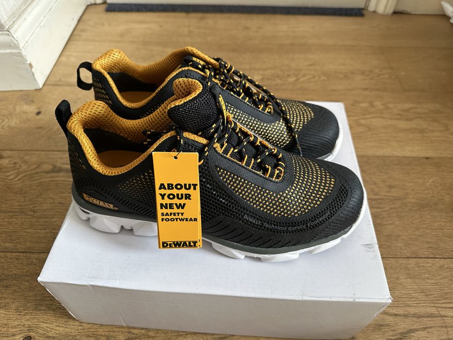 Черевики Dewalt.