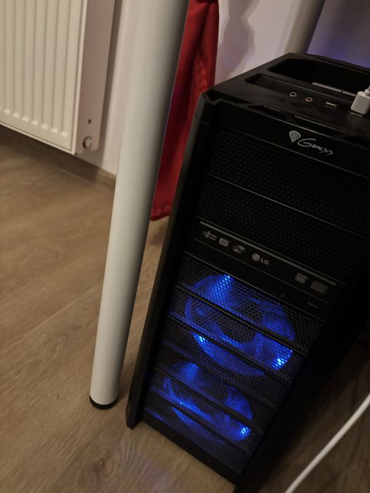 Witam sprzedam komputer razem z osprzętem