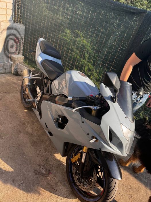Suzuki  GSX-750r