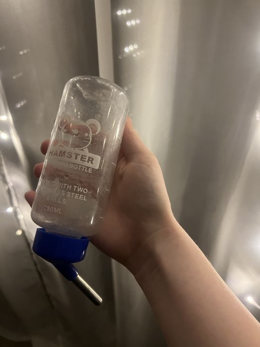 Poidelko dla królika lub chomika