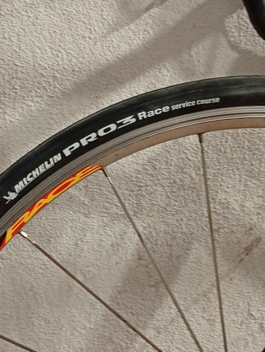 Bicicleta de estrada, quadro Kinesis em bom estado