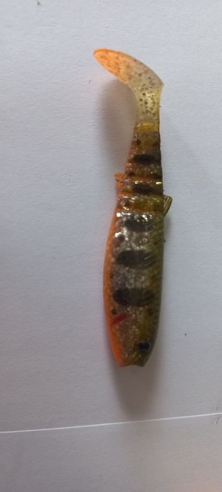 Zestaw przynęt spinningowych i pudełek