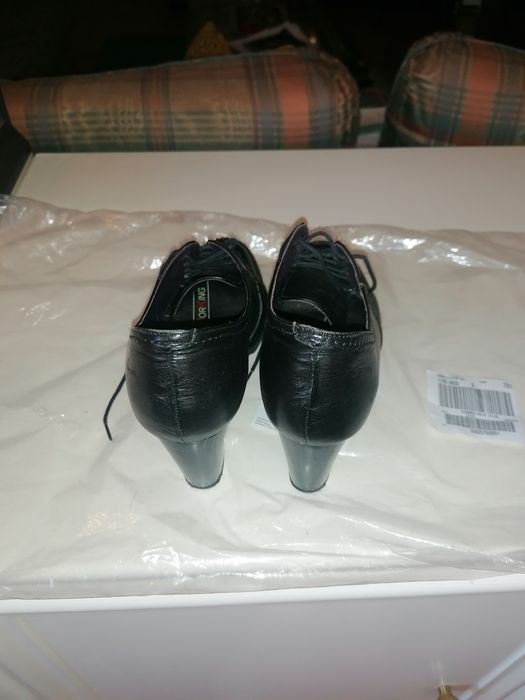 Sapato Marca Dorklng n*36 todo em pele cor preto Outono Inverno.