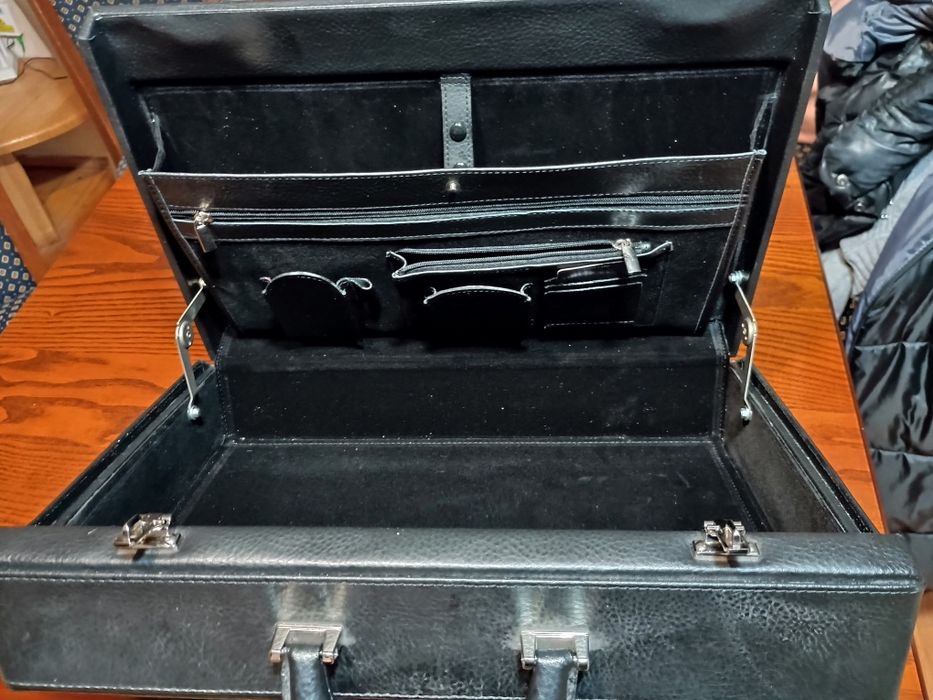 Neseser Paters w kolorze czarnym