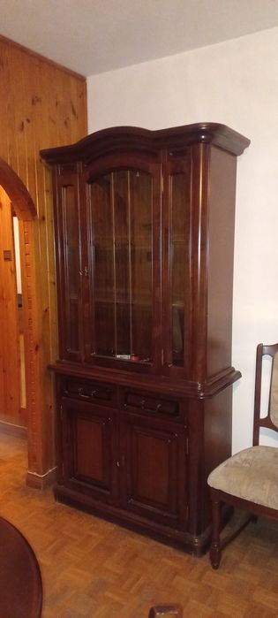 Drewniany kredens i komoda