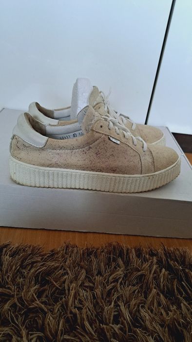 Buty r 40 Nessi beżowe