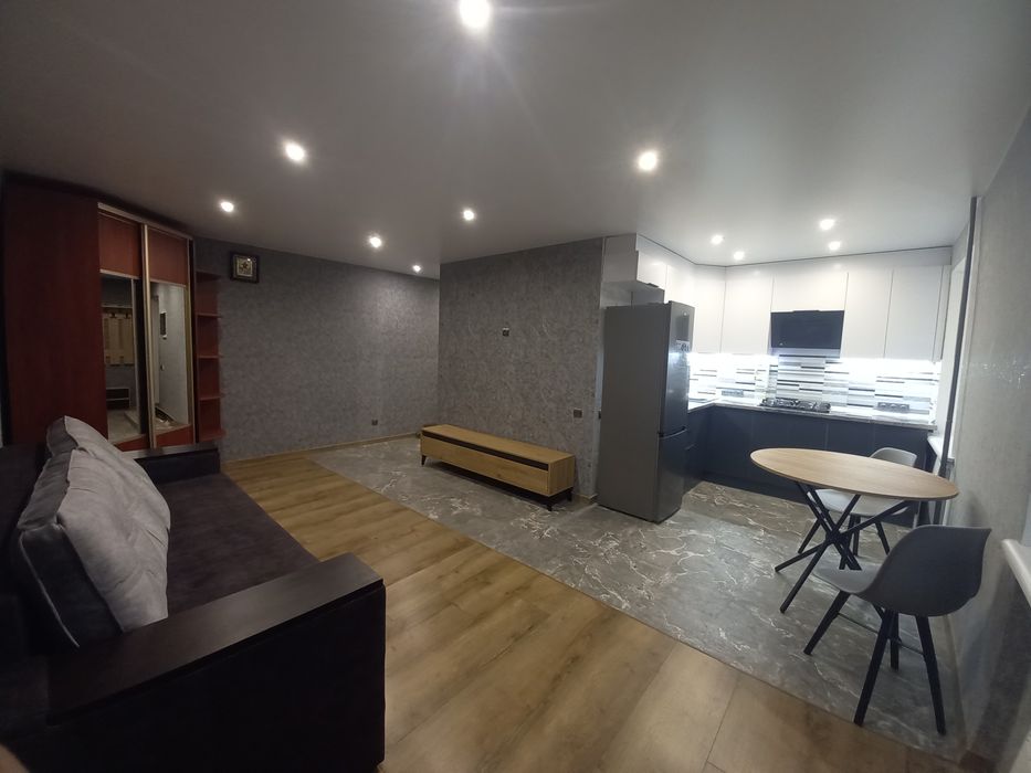 Сдам 1х студию. Центр.