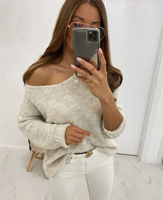 Beżowy sweter damski