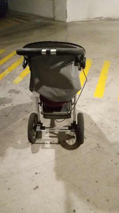 Carro de bebê de 3 rodas