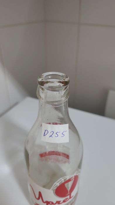 Garrafa de vidro pirogravada de refrigerante da marca Uprel