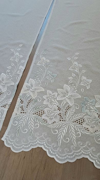 Par de cortinas, medidas 76x123cm ( cada folha)