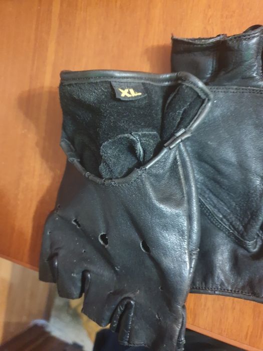 Перчатки кожаные, без пальцев!