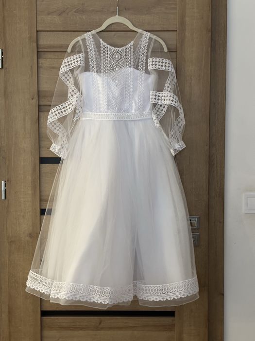 Sviateczna sukienka biala na uroczystosci