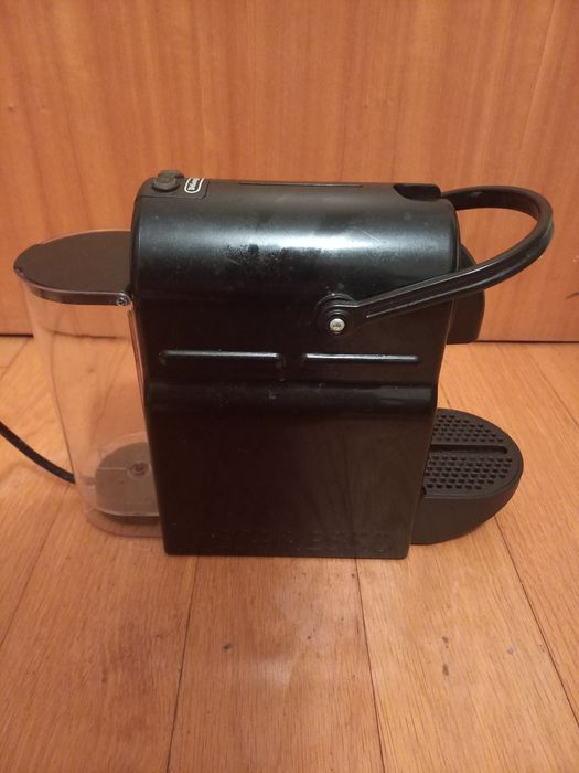 Máquina Nespresso Delonghi Inissia EN80.B reservatório água