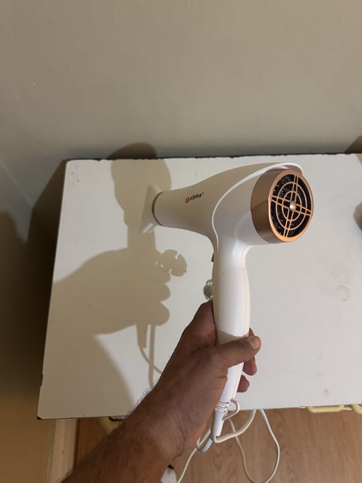 Secador de cabelo novinho usado poucas vezes.