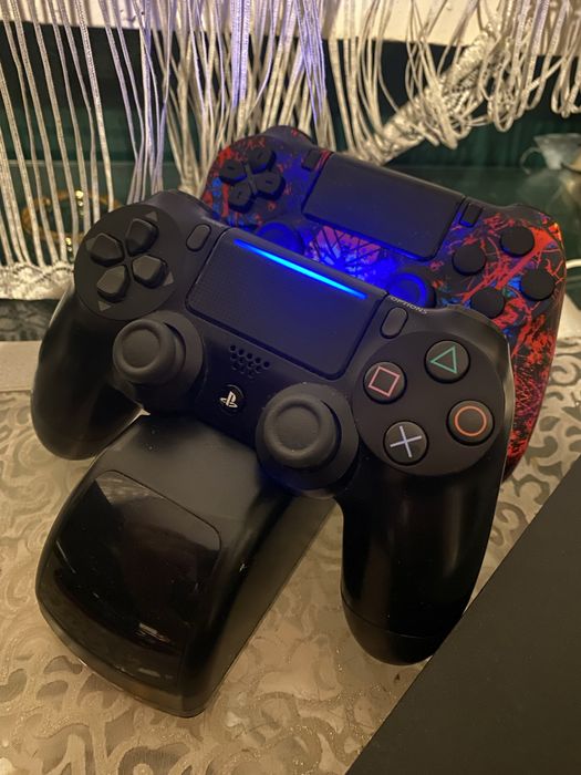 Ps4 slim 2 pady + stacja ladowania padów