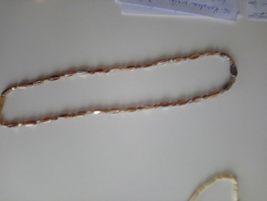 korale z ładnych beżowych oczek dł 28 cm