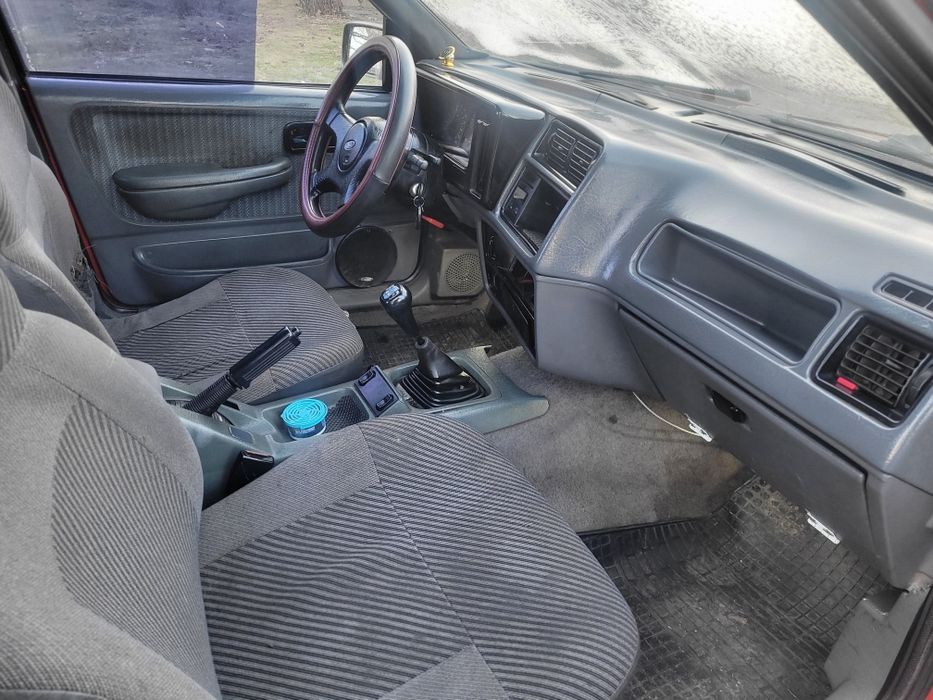 Ford Sierra  газ бензин 1.8 . Чудовий стан